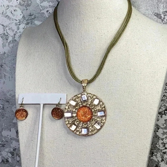 Gold Orange Green Necklace Corded w/ Rhinestone Bling Pendant & Earrings Set - Picture 1 of 4
